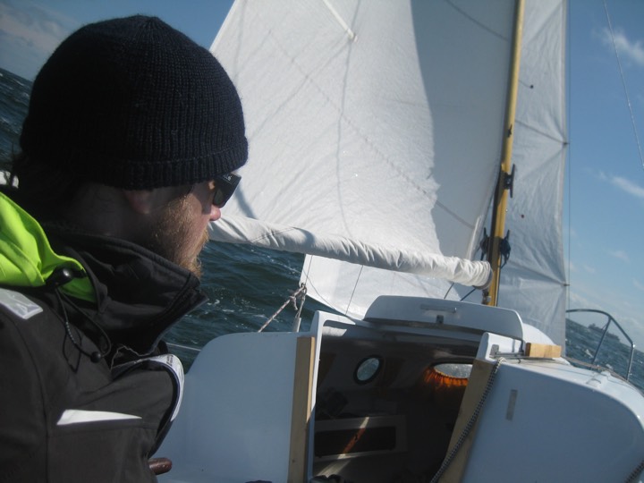 Amos Groth segelt im Sommer 2017 mit seinem Segelboot Siegfried (einer Leisure 17) Einhand nach Helgoland